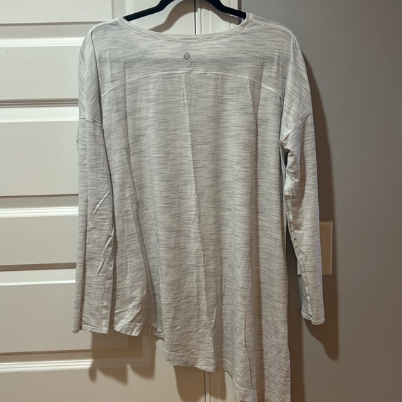 Lululemon To The Point Long Sleeve Grey Top Size 12 - Picture 7 of 7